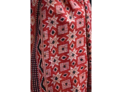 Zijden vintage kantha sjaal, geel, rood en zwart