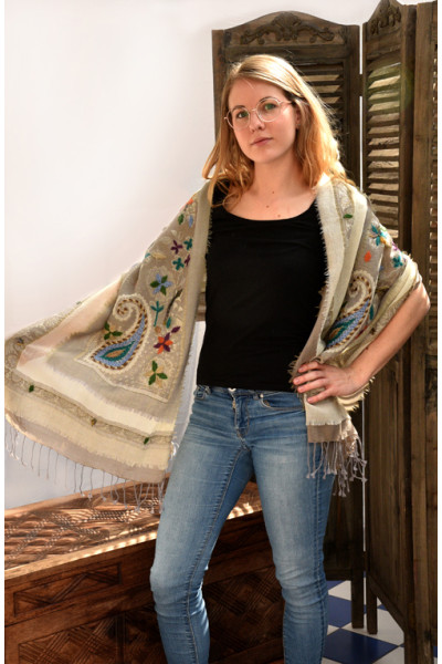 Wollen sjaal of stola in laagjes met franjes, bohemian, taupe en offwhite