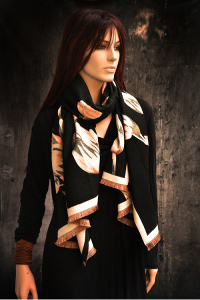 Tulpen en vlindersjaal, zwart, offwhite, zalm en groen