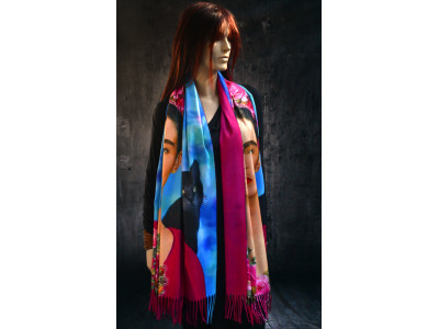 Zelfportret Frida Kahlo met kat en bloemen, warme sjaal