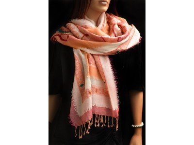 Wollen laagjes sjaal of stola, bohemian, roze, zalm en offwhite met franjes