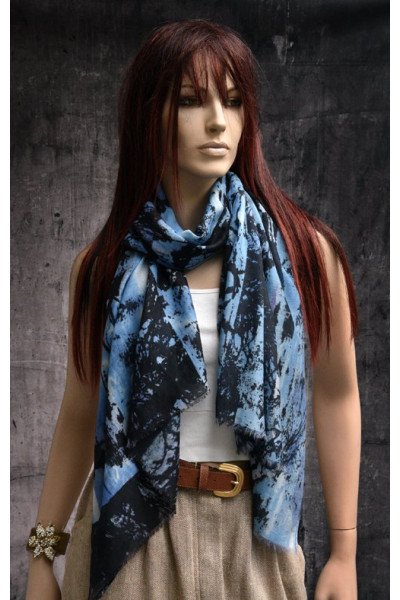 Sjaaltje van katoen met zijde, bomen en wolken, blauw en andere kleuren